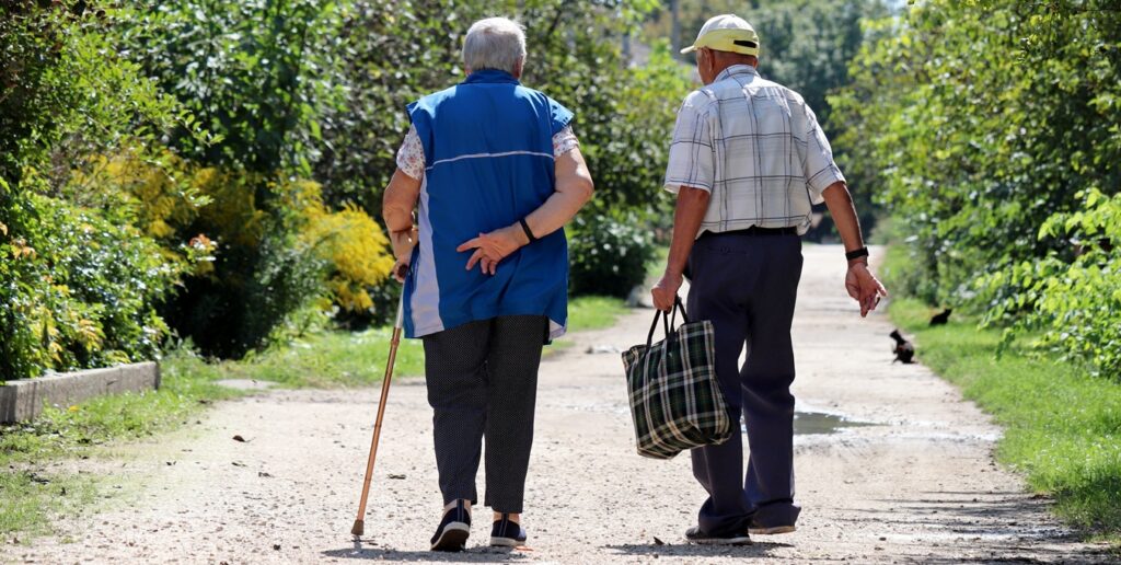 Brasileiro vive em média 76,6 anos, a maior expectativa de vida da história