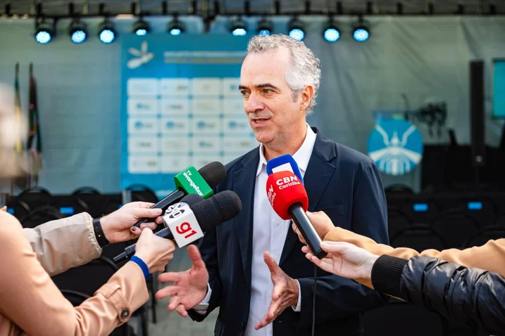 Cientista brasileiro entra na lista da Nature com mosquito que reduz dengue em 89%