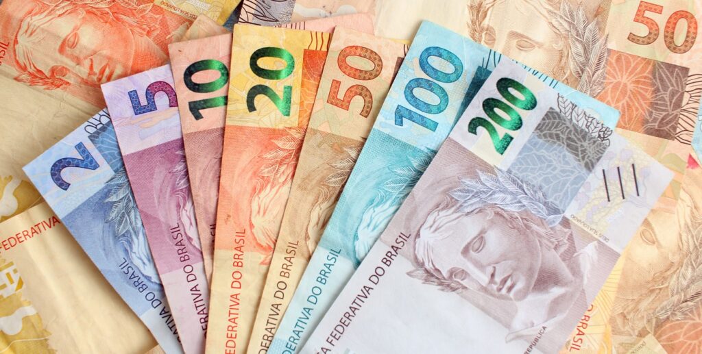 Segunda parcela do 13º salário deve ser paga até esta sexta-feira (19)