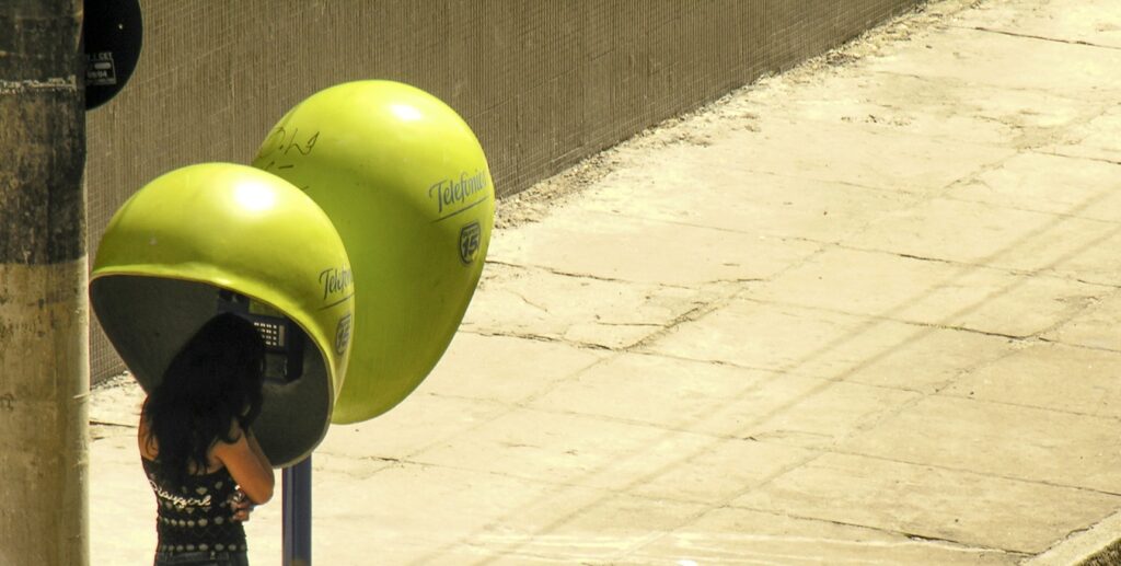 Fim da linha: orelhões serão extintos de vez até 2028