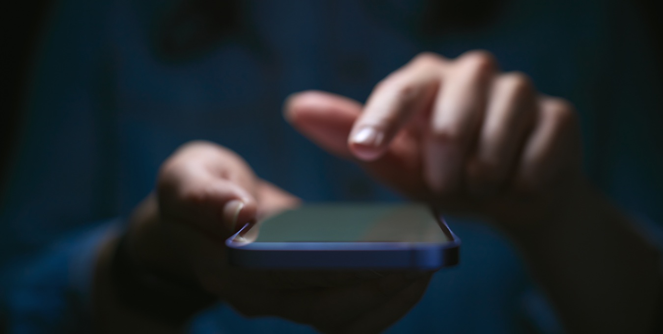 Estudo mostra que conteúdo falso com IA triplicou no Brasil e virou arma política