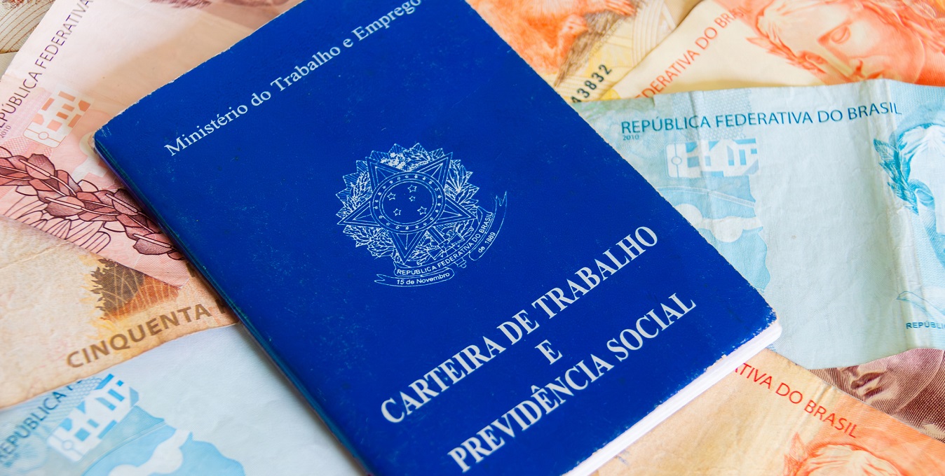 Brasileiros preferem emprego com carteira assinada, aponta pesquisa da CNI