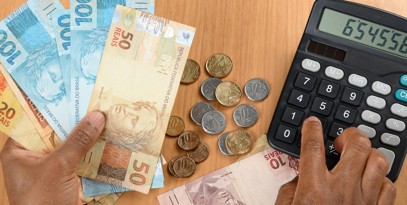 Consumo em 2026: brasileiro vai gastar menos e focar no preço, aponta pesquisa