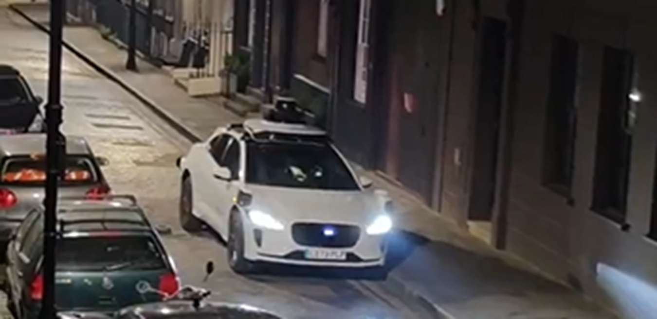 Carro autônomo do Google vira piada após “enlouquecer” em rua de Londres