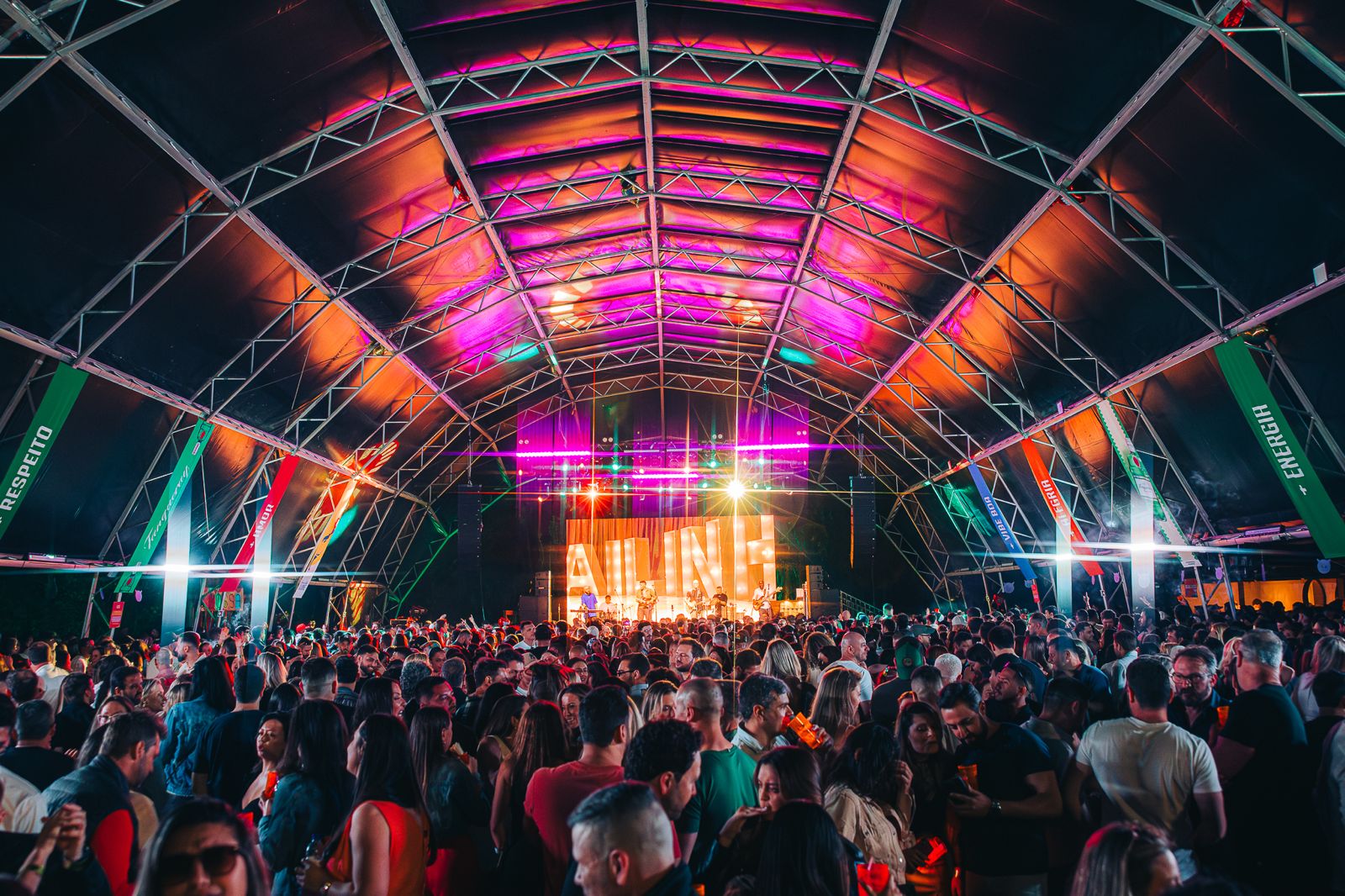Bailinho do Bossa celebra os 18 anos da casa com palco 360º e noite inédita na Ópera Concept Hall