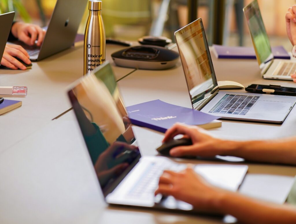 Startup lança curso gratuito para capacitar profissionais em Inteligência Artificial e ampliar o preparo para o novo mercado de trabalho