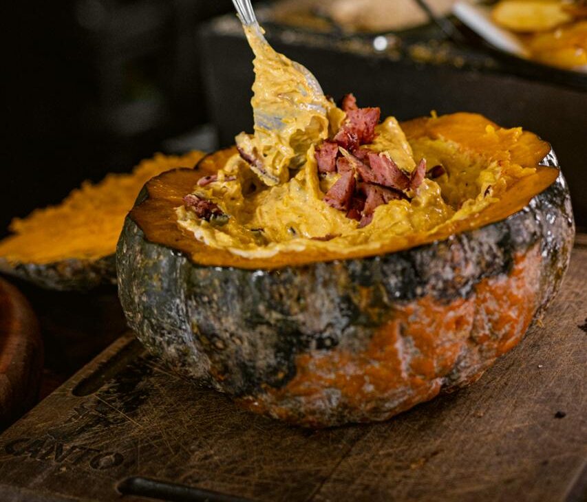 Fondue de abóbora cabotiá e risoto de costela são estrelas do cardápio de inverno em Curitiba