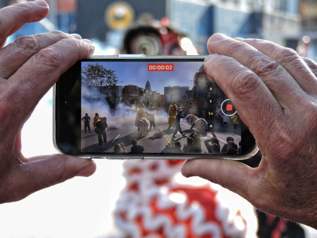Gravar bem com o celular vira habilidade valorizada no mercado de trabalho; Kultivi lança curso gratuito sobre o tema