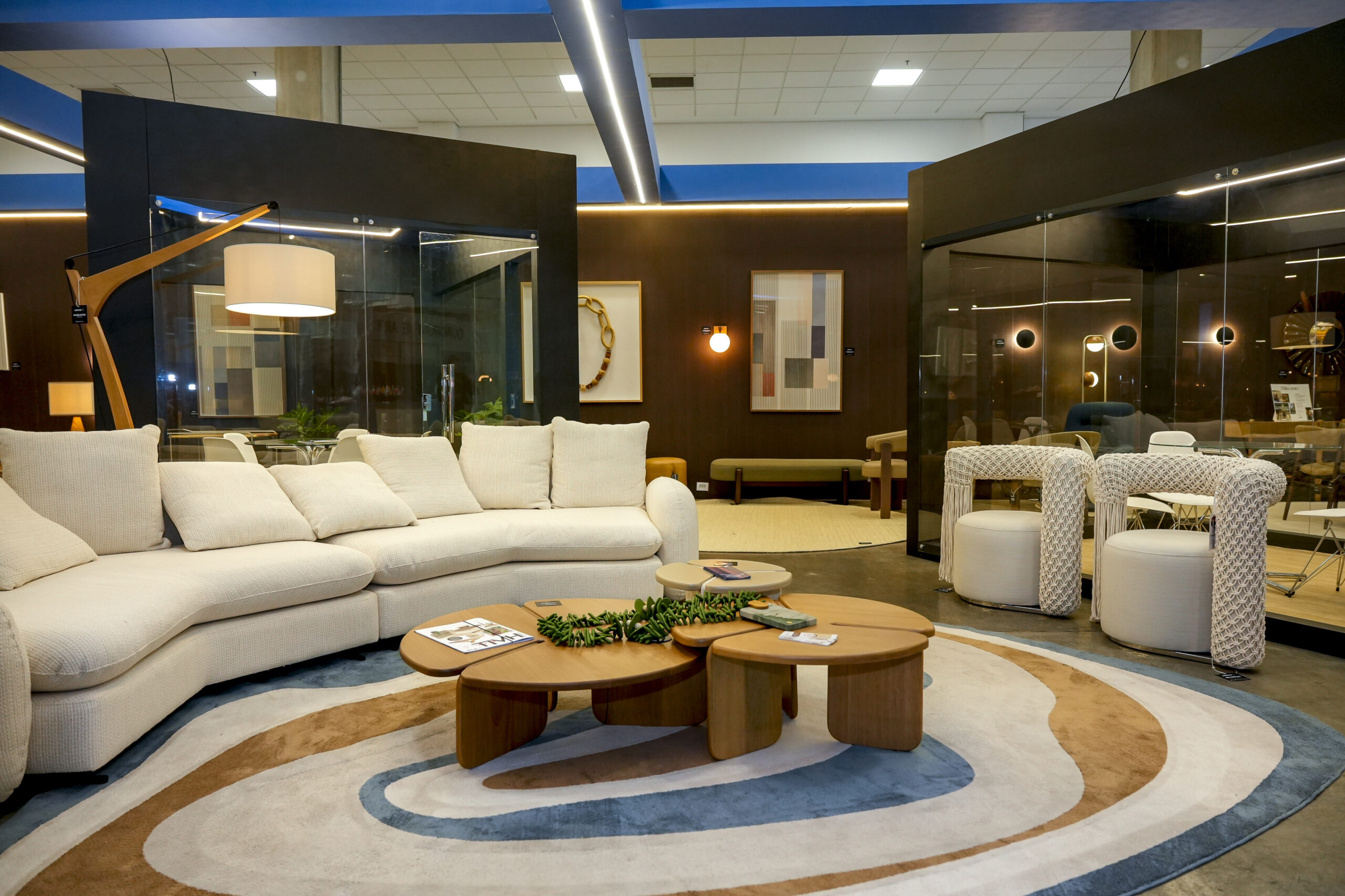 Na ABIMAD, arquitetura deixa de expor produtos para criar conexões