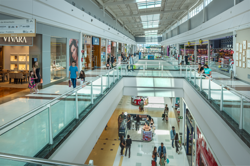 Dia dos Pais deve aquecer o comércio paranaense e shopping espera aumento na procura por presentes